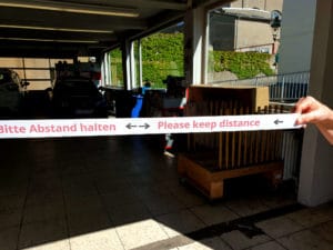 Bitte_Abstand_halten_Band_1_1920 -