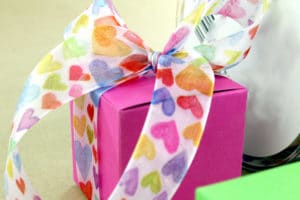 Geschenkband_bunte_Herzen_Box -