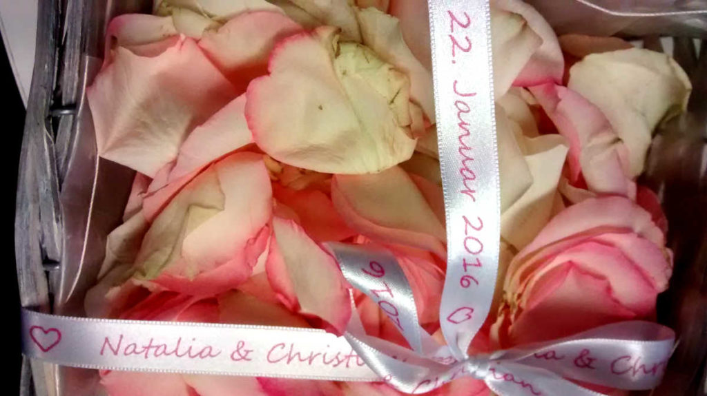 Hochzeitsband mit Namen für's Blumenkörbchen - personalisierte-bander, hochzeitsdekoration