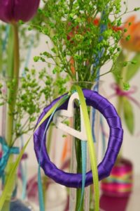 Kranz mit Satinband -