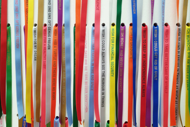 Bedruckte Wunschbänder im Kunstmuseum Liechtenstein - personalisierte-bander
